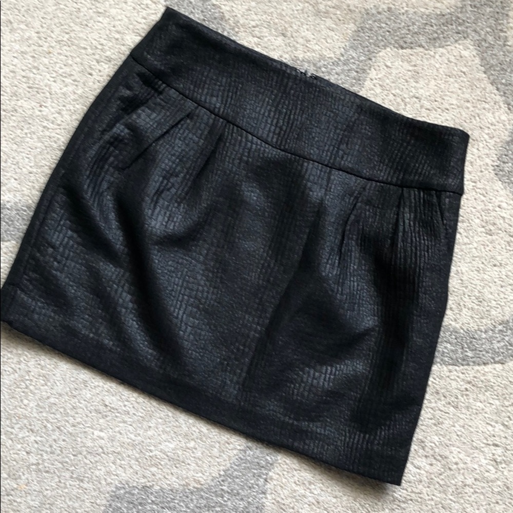 BCBG Maxazria MINI textured skirt. NWT. Black